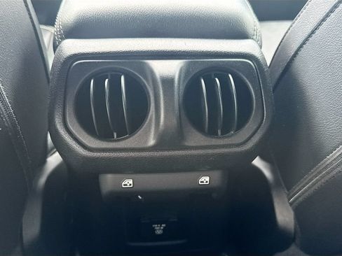 Used 2022 Jeep Wrangler Unlimited Sahara w/ Safety Group AWD/4WD image 28