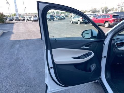 Certified 2024 Buick Encore GX Preferred w/ Advanced Technology Package FWD image 9