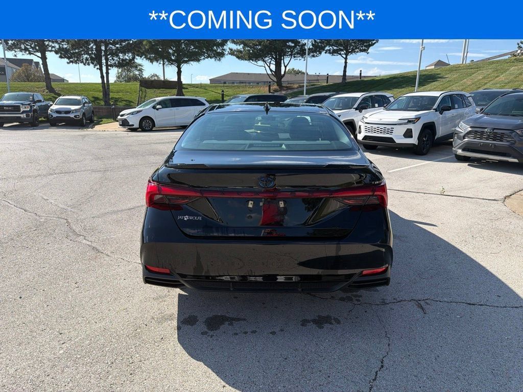 Used 2022 Toyota Avalon XSE FWD image 8