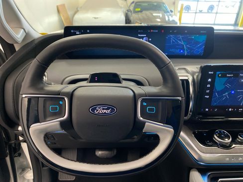 New 2025 Ford Expedition Max Platinum w/ Platinum Ultimate Package image 23