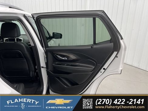 Used 2024 GMC Terrain SLT AWD/4WD image 15