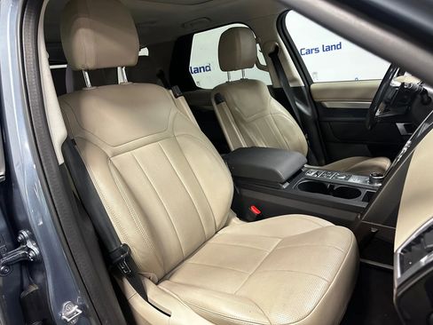 Used 2020 Land Rover Discovery Landmark image 24