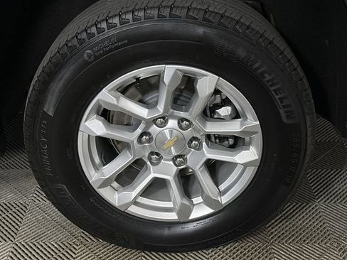Used 2025 Chevrolet Suburban LT AWD/4WD image 34