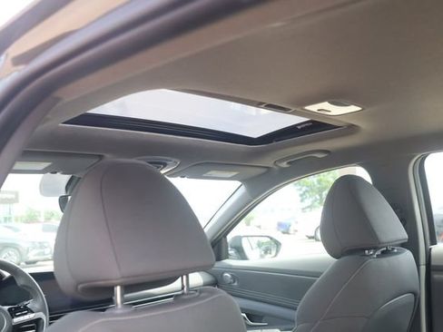 Certified 2025 Hyundai Elantra SEL FWD image 22