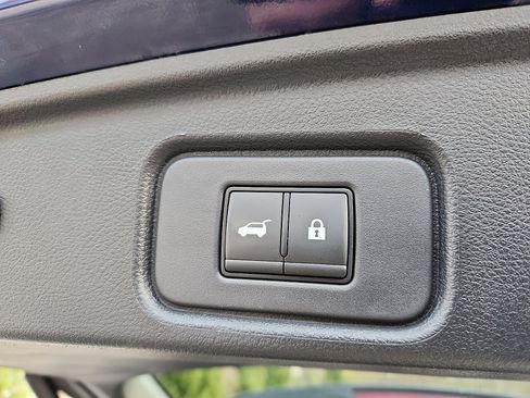 Used 2023 Nissan Pathfinder Platinum w/ Cargo Package image 36