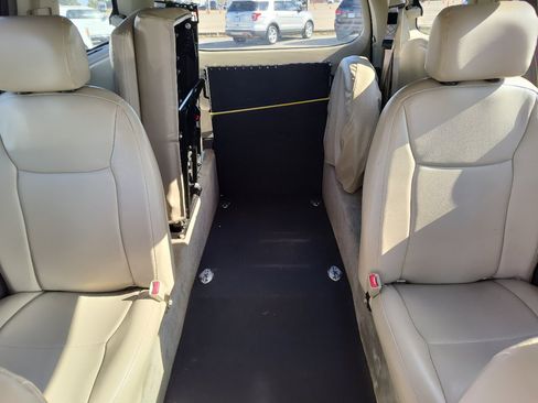 Used 2011 Toyota Sienna LE image 26