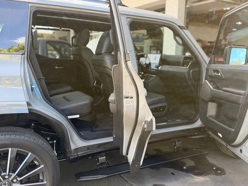 Used 2024 Lexus GX 550 w/ Cold Area Package AWD/4WD image 70