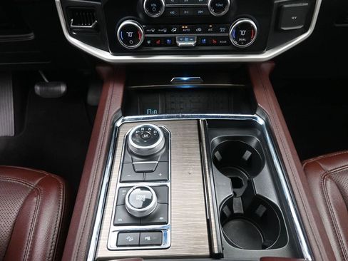 Used 2024 Ford Expedition Limited image 13