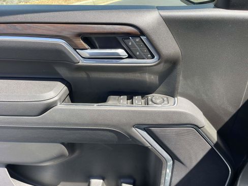 Used 2025 GMC Sierra 1500 SLT AWD/4WD image 17