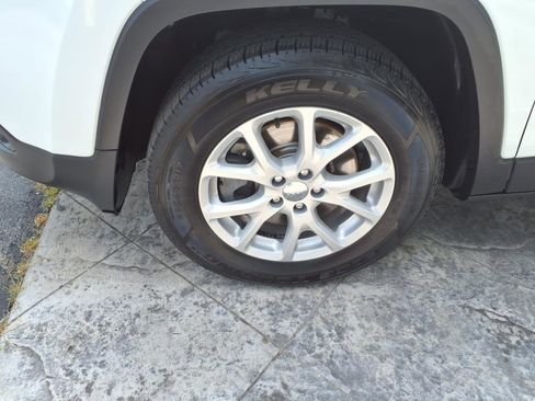 Used 2017 Jeep Cherokee Latitude w/ Cold Weather Group image 6