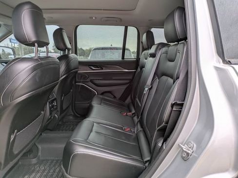 Used 2022 Jeep Grand Cherokee Limited image 15