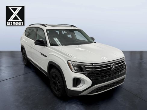 Used 2024 Volkswagen Atlas Peak Edition SE image 7
