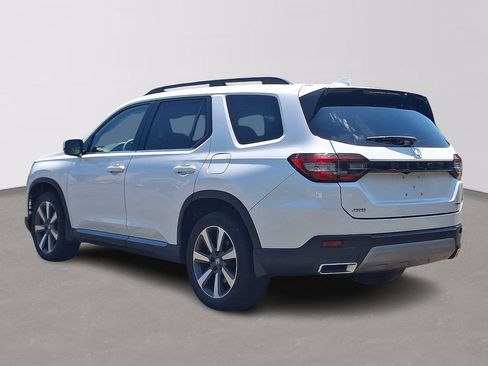 Used 2023 Honda Pilot Touring image 4