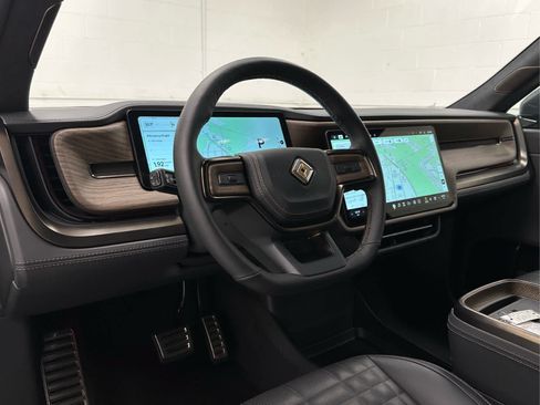 Used 2025 Rivian R1S Premium AWD/4WD image 10