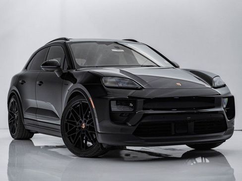 New 2026 Porsche Macan 4 Electric image 8