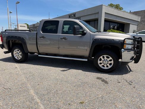 Used 2014 Chevrolet Silverado 2500 LT w/ Interior Plus Package AWD/4WD image 26