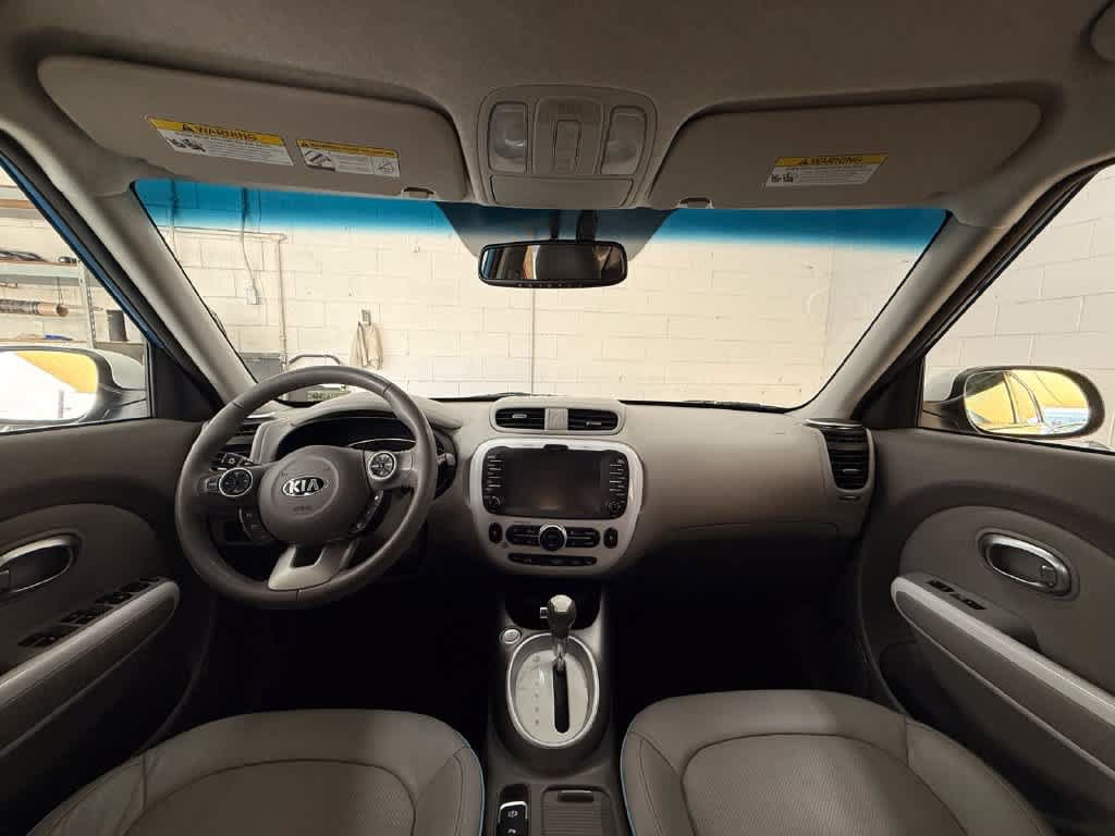 Used 2016 Kia Soul EV + FWD image 10