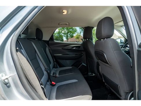 Used 2025 Chevrolet TrailBlazer LT AWD/4WD image 16