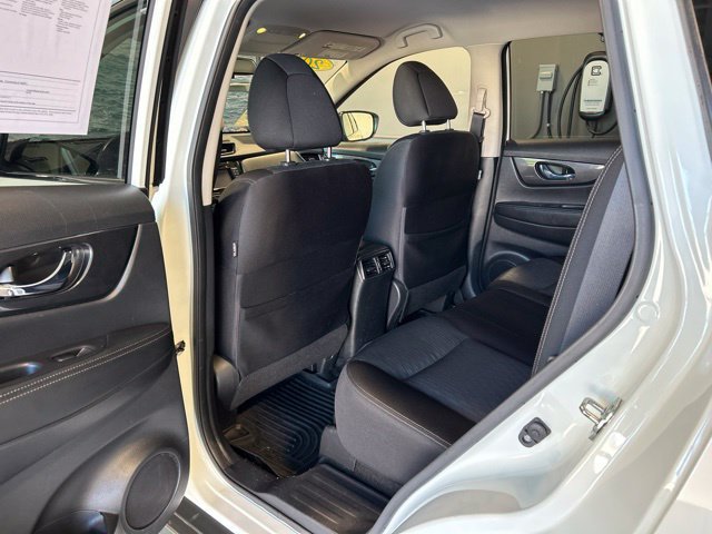 Used 2017 Nissan Rogue SV w/ SV Premium Package AWD/4WD image 24