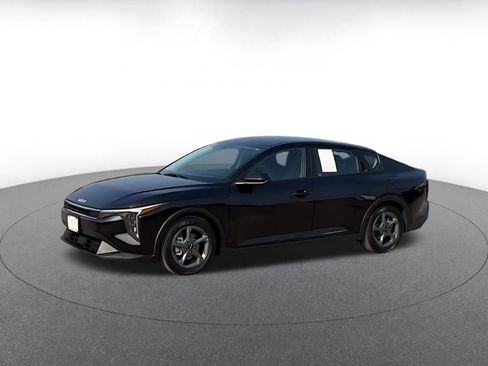 Used 2025 Kia K4 LXS image 8