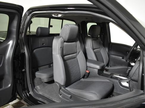 Used 2022 Nissan Frontier SV AWD/4WD image 31