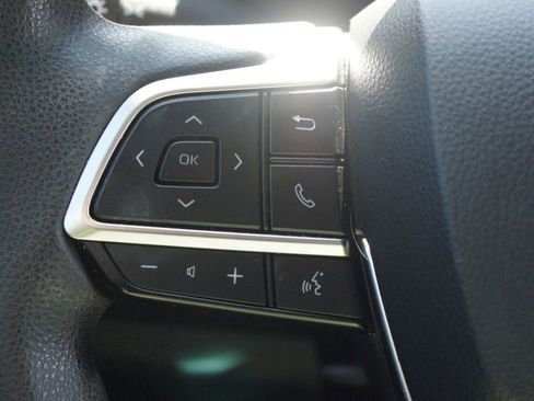 Used 2020 Toyota Highlander L image 9