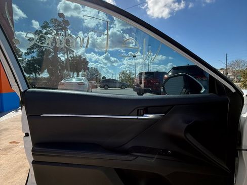 Used 2021 Toyota Camry XSE image 8