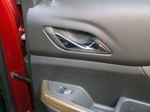Used 2023 GMC Acadia SLE FWD image 13