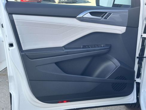 New 2026 Volkswagen Taos SEL AWD/4WD image 14