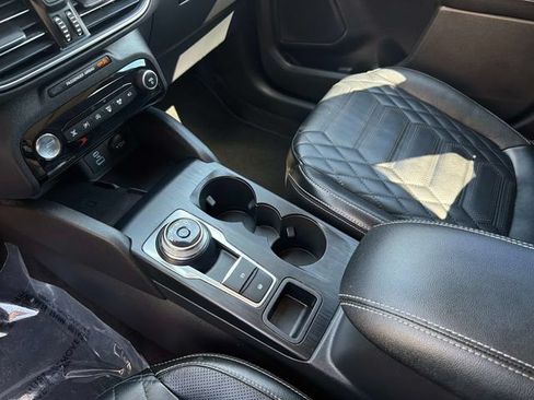 Used 2023 Ford Escape Platinum w/ Premium Technology Package AWD/4WD image 26