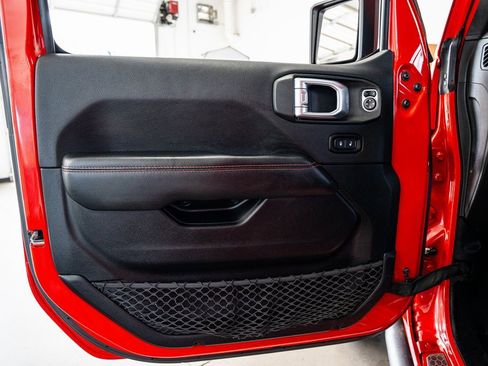 Used 2020 Jeep Wrangler Unlimited Rubicon w/ Dual Top Group image 32