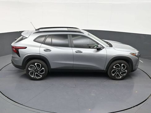 Used 2025 Chevrolet Trax RS w/ Sunroof Package FWD image 16