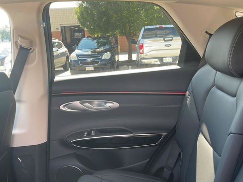 Used 2027 Genesis GV70 2.5T AWD/4WD image 15