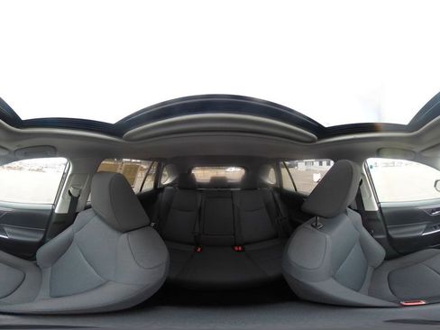 Used 2025 Toyota RAV4 XLE image 43