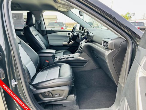 Used 2022 Ford Explorer XLT w/ Equipment Group 202A image 29