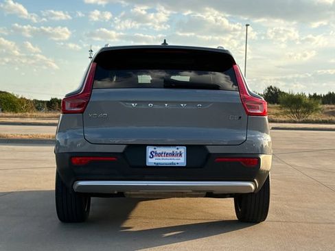 Used 2024 Volvo XC40 B5 Core AWD/4WD image 6