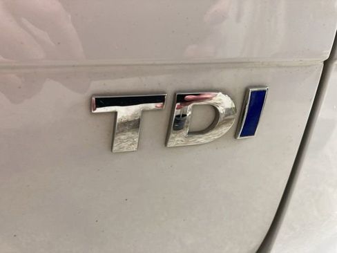 Used 2016 Volkswagen Touareg Sport image 28