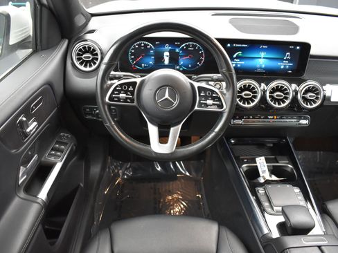 Used 2021 Mercedes-Benz GLB 250 4MATIC w/ Premium Package image 13