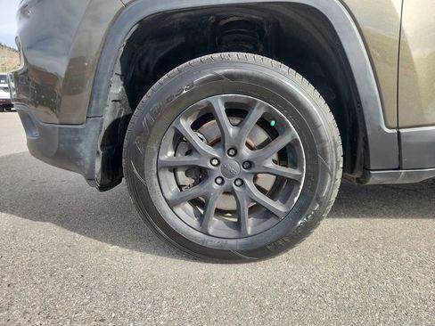 Used 2015 Jeep Cherokee Latitude w/ Comfort/Convenience Group image 26