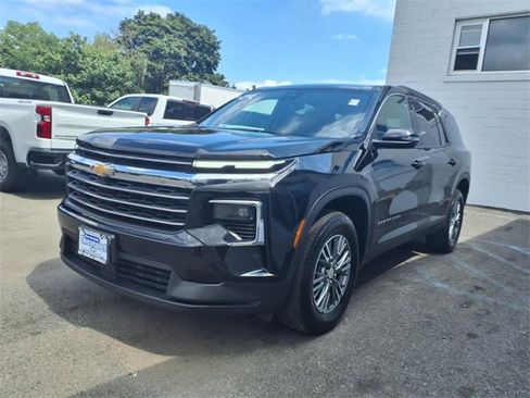 Certified 2025 Chevrolet Traverse LT image 1