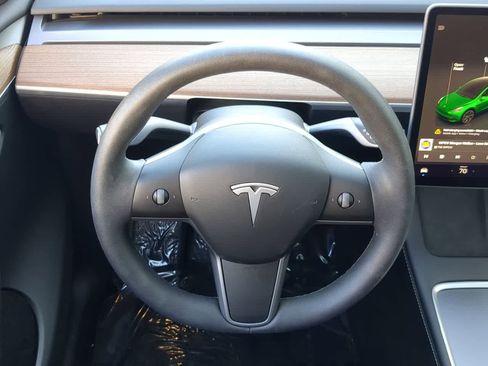 Used 2024 Tesla Model Y Long Range image 23