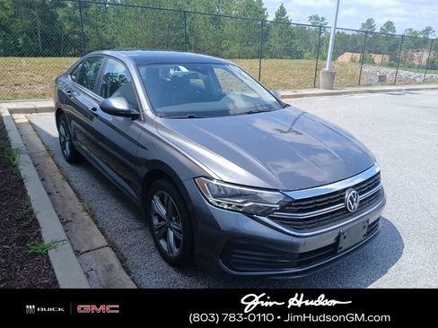 Used 2024 Volkswagen Jetta SE FWD image 4