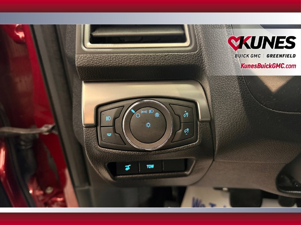 Used 2018 Ford Explorer XLT w/ Equipment Group 202A AWD/4WD image 19
