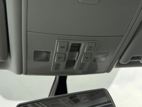 Used 2017 Volkswagen Golf Wolfsburg Edition image 18