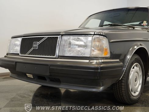Used 1988 Volvo 240 Sedan RWD image 22