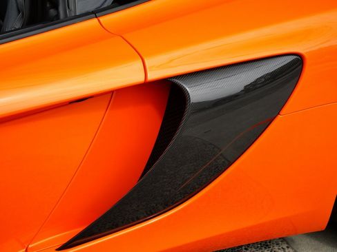 Used 2015 McLaren 650S Spider image 12