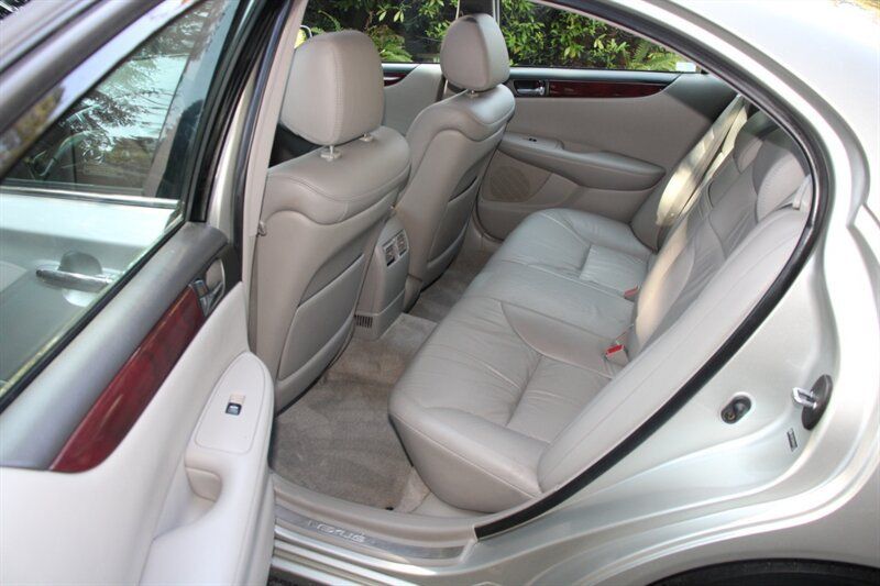 Used 2003 Lexus ES 330 w/ Premium Pkg FWD image 15