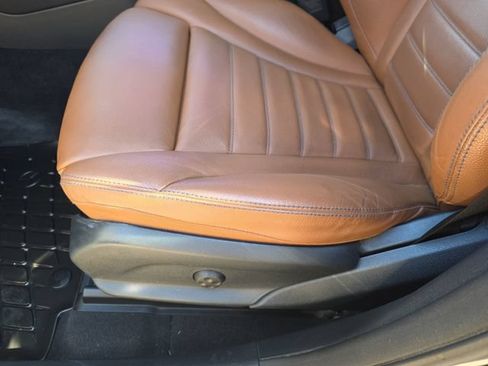Used 2022 Mercedes-Benz GLC 300 4MATIC image 32