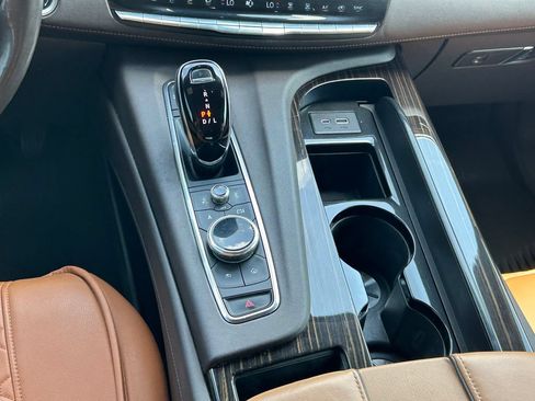 Used 2022 Cadillac Escalade Premium Luxury w/ Performance Package AWD/4WD image 23