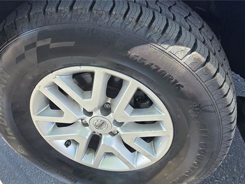 Used 2014 Nissan Frontier SV w/ SV Value Truck Package AWD/4WD image 9